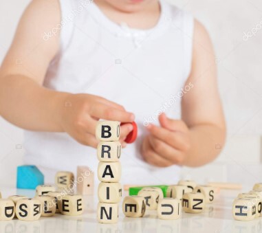 NIÑA LEGOS.jpg